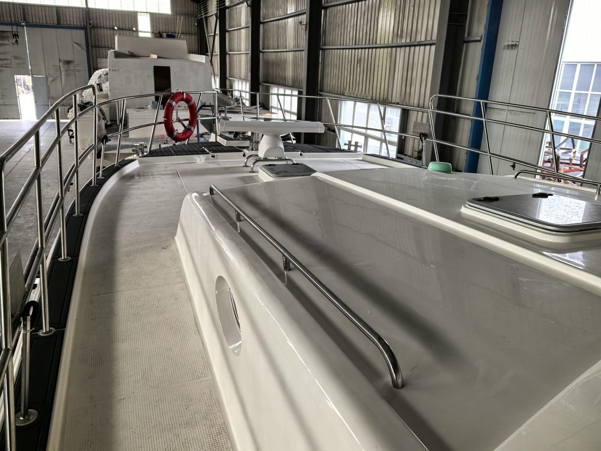 Grandsea 67ft FRP Cruiser Fishing Pleasure Boat With High Performance Engine 31Knots Class Approved
